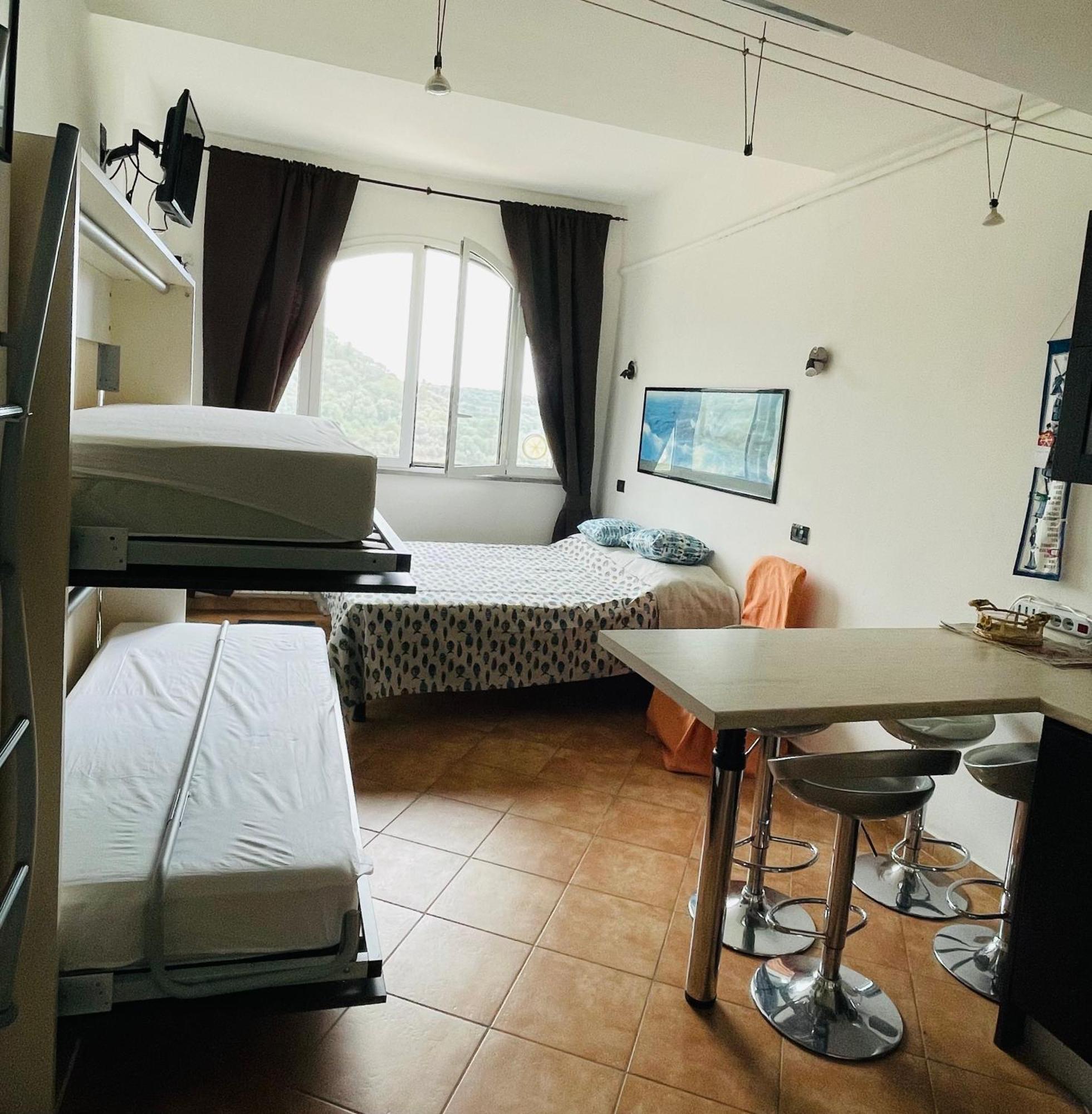 Piccola Navetta Apartment Diano San Pietro Bagian luar foto